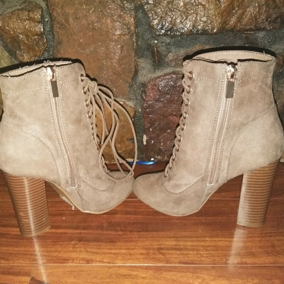 Ankle boots - Picture 2 of 4